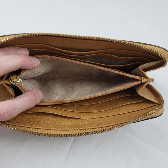 Michael Kors Tan Brown Wallet - Picture 12 of 15